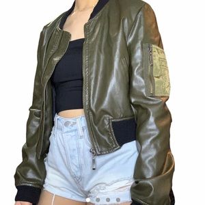 *SOLD ON DEPOP* MISSGUIDED CROPPED GREEN OLIVE BOMBER JACKET
